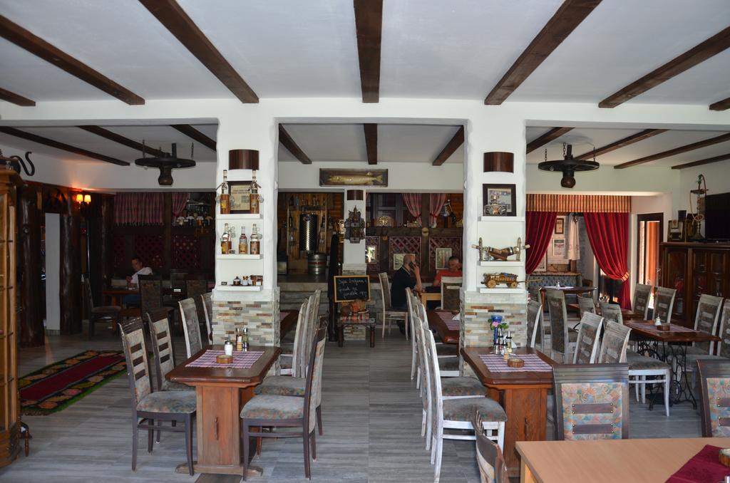 Rooms And Apartments Neron Bihac Lohovo Exterior photo