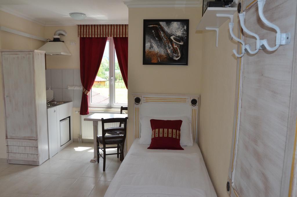 Rooms And Apartments Neron Bihac Lohovo Exterior photo